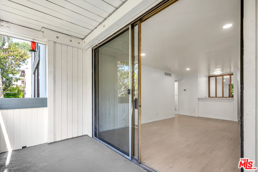 406 N Oakhurst Dr Unit: 202