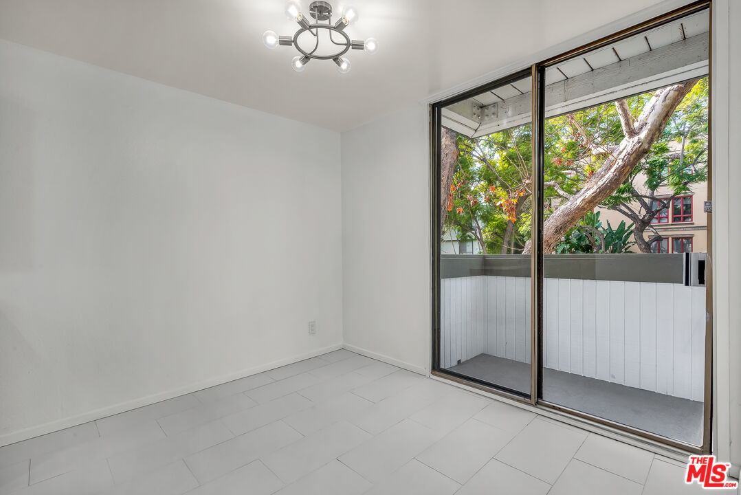 406 N Oakhurst Dr Unit: 202