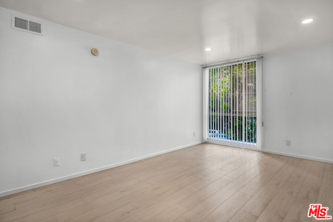 406 N Oakhurst Dr Unit: 202