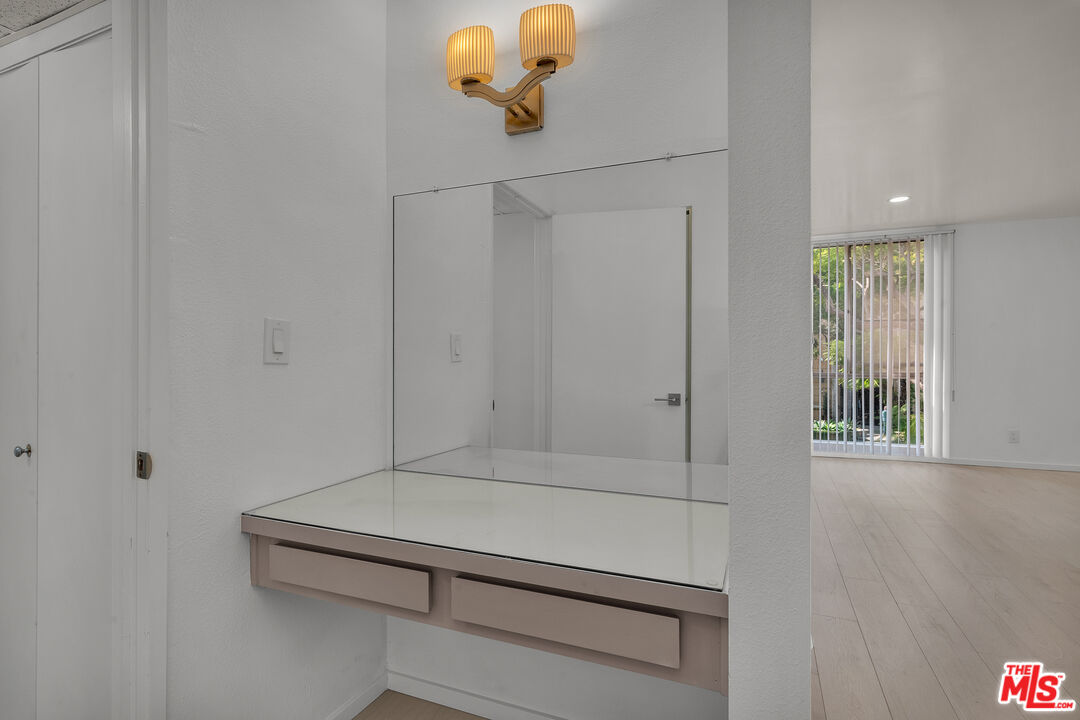 406 N Oakhurst Dr Unit: 202