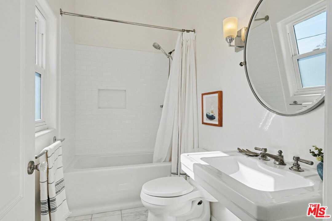 9917 Tabor St Unit: 2