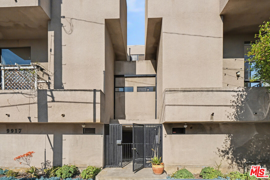 9917 Tabor St Unit: 2