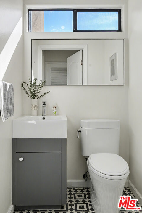 9917 Tabor St Unit: 2