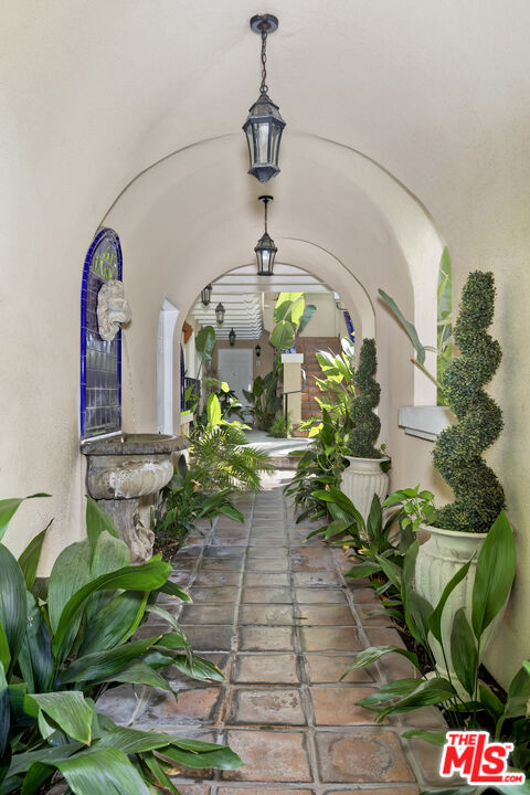 910 N Alfred St Unit: 1