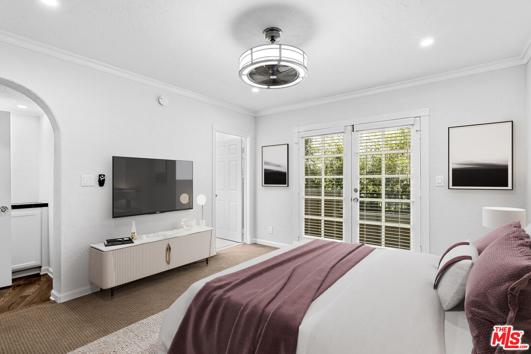 910 N Alfred St Unit: 1