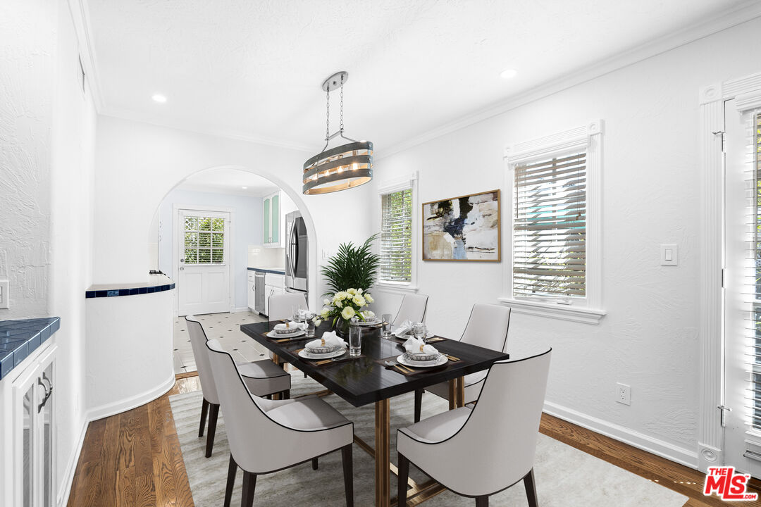 910 N Alfred St Unit: 1