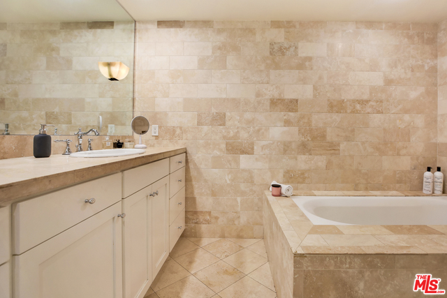 423 N PALM DR Unit: 206