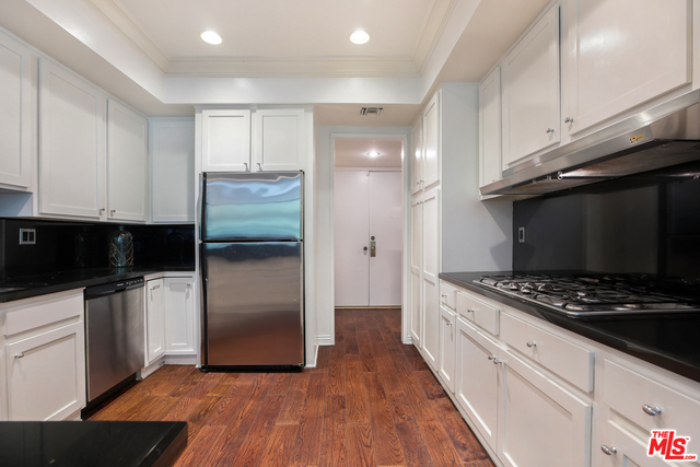 423 N PALM DR Unit: 206