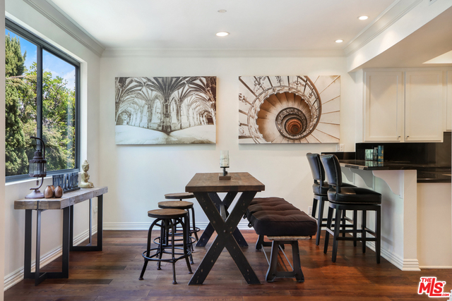 423 N PALM DR Unit: 206