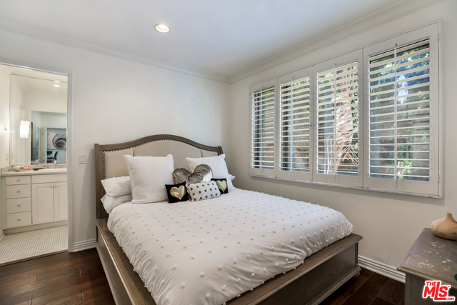 423 N PALM DR Unit: 206