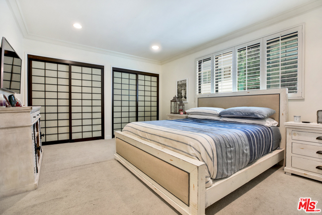 423 N PALM DR Unit: 206