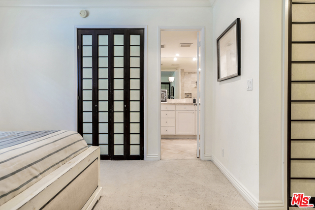 423 N PALM DR Unit: 206