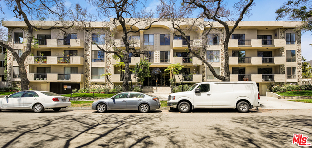 423 N PALM DR Unit: 206