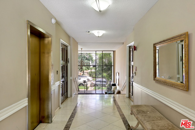 423 N PALM DR Unit: 206