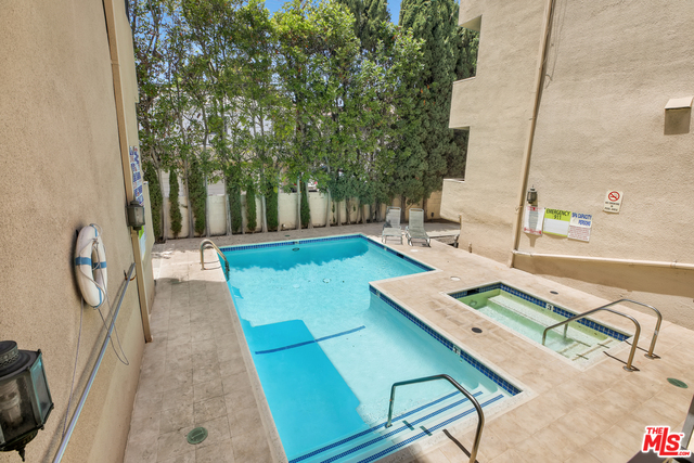 423 N PALM DR Unit: 206