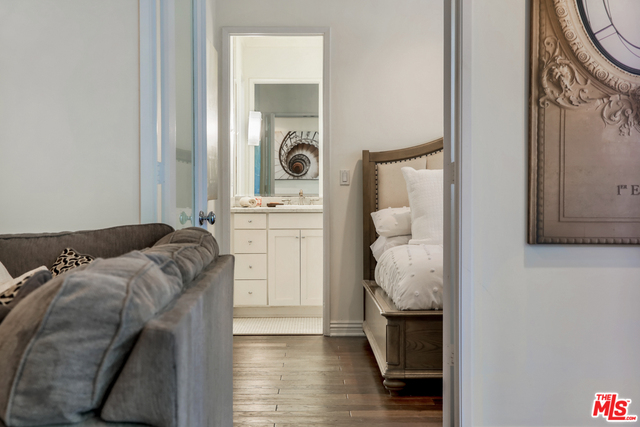 423 N PALM DR Unit: 206