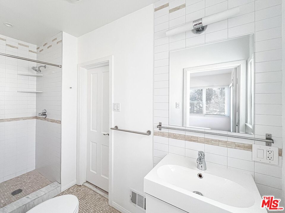 6289 Commodore Sloat Dr