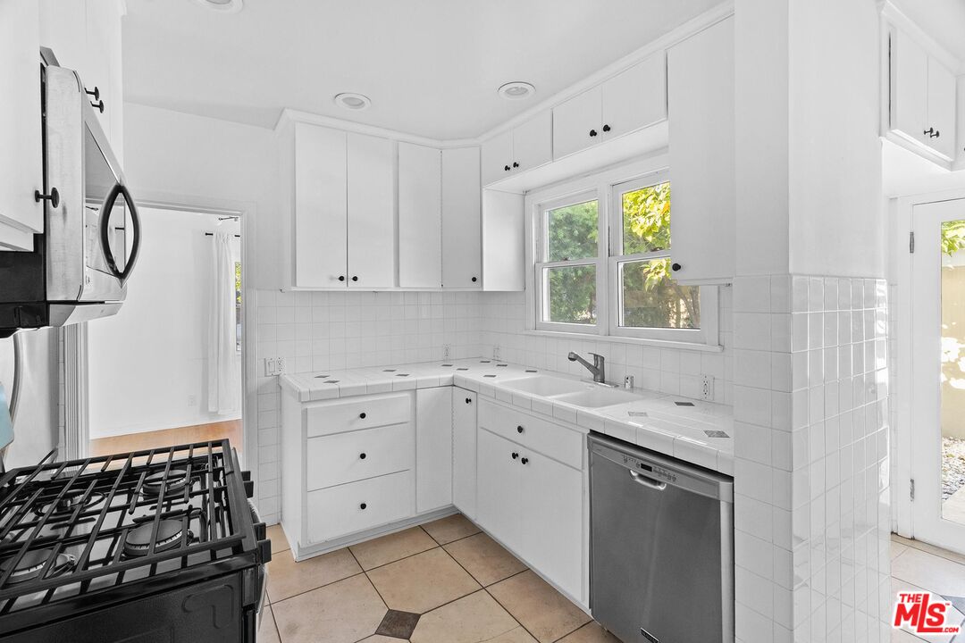 6289 Commodore Sloat Dr