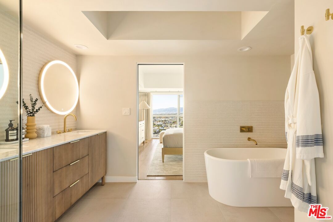 13700 Marina Pointe Dr Unit: 1410