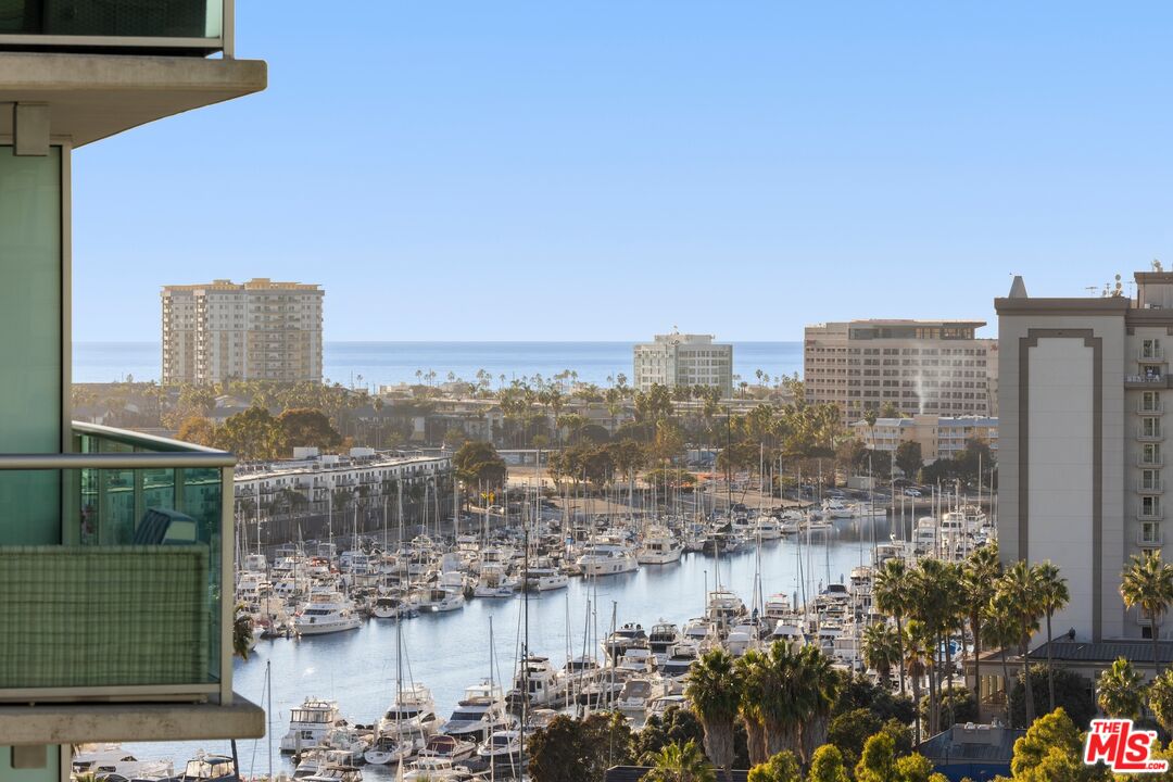 13700 Marina Pointe Dr Unit: 1410