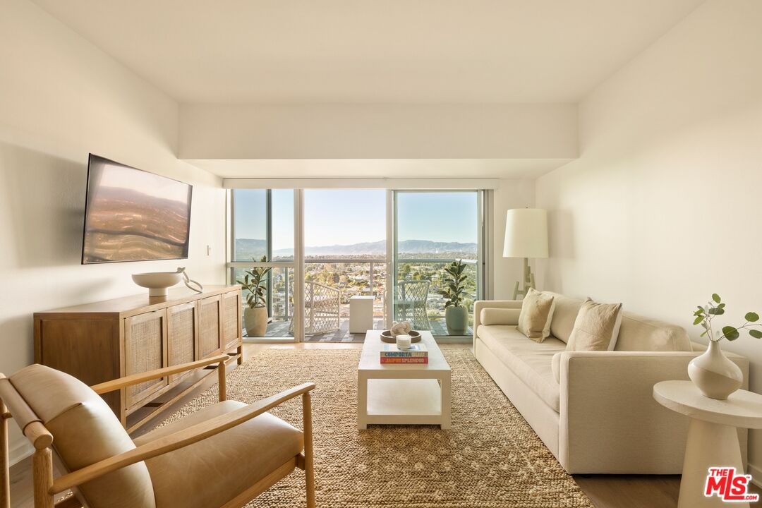 13700 Marina Pointe Dr Unit: 1410