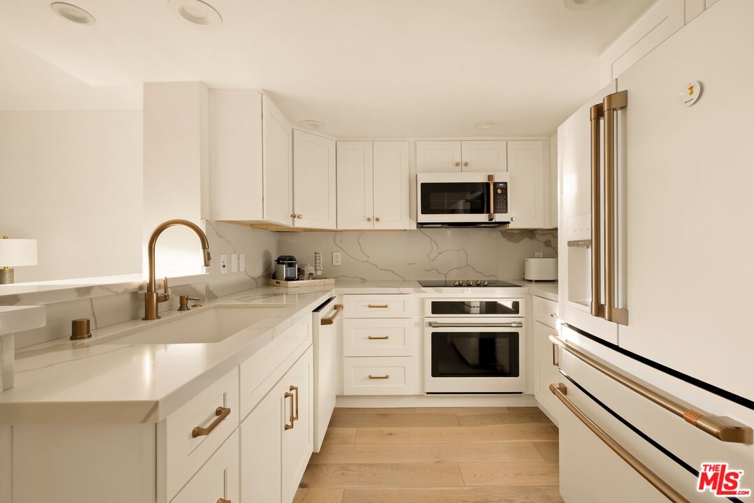 13700 Marina Pointe Dr Unit: 314