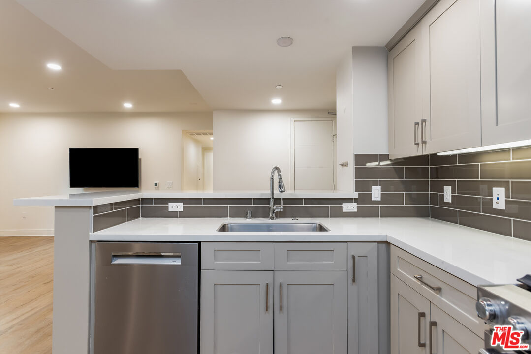 6030 Seabluff Dr Unit: 315