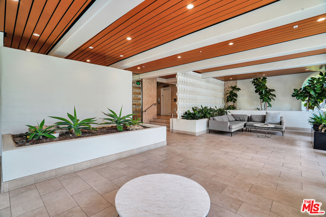 1300 Midvale Ave Unit: 501