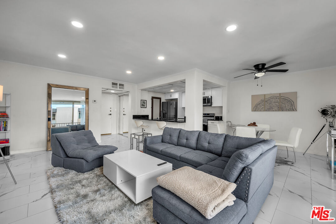 1300 Midvale Ave Unit: 501