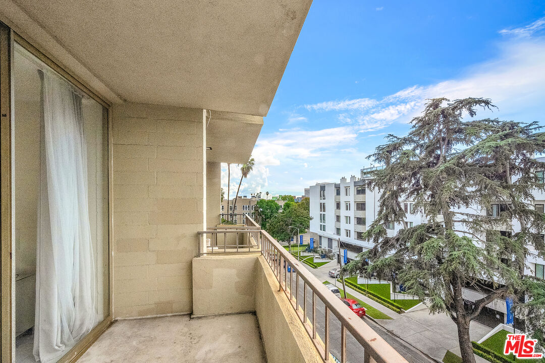 1300 Midvale Ave Unit: 501