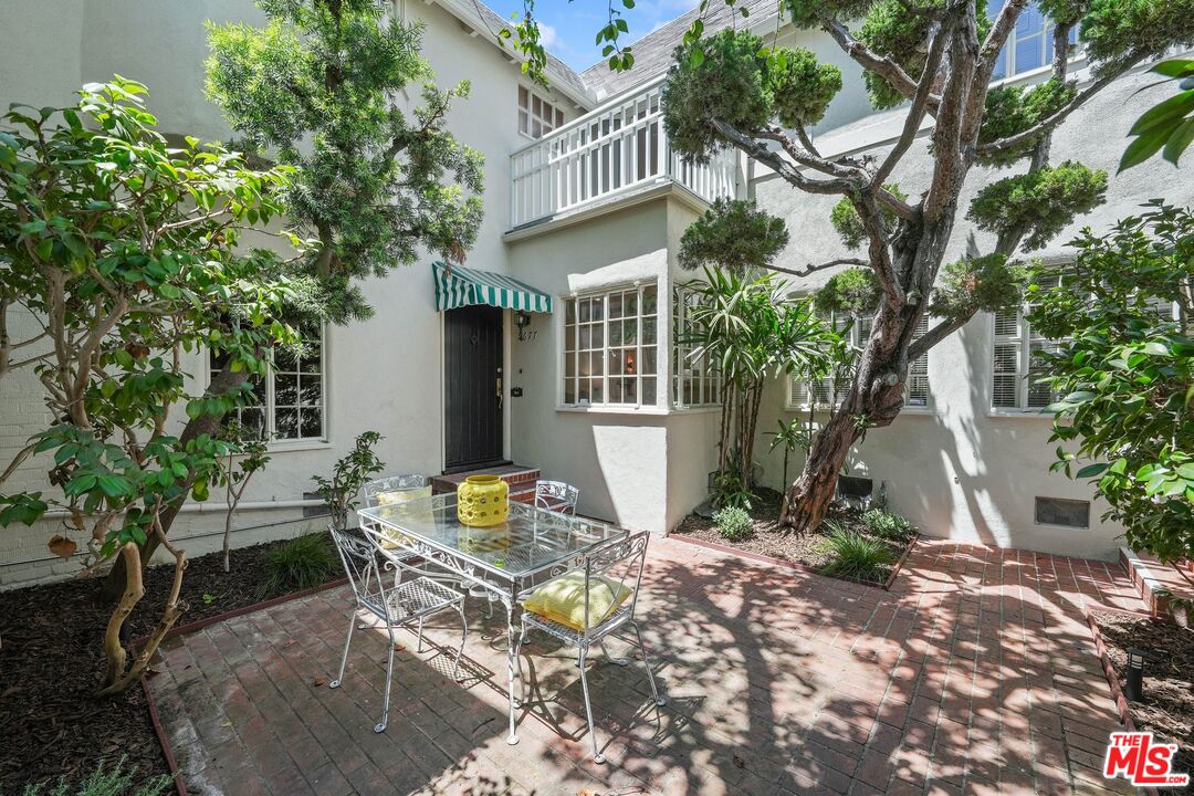 9677 Charleville Blvd