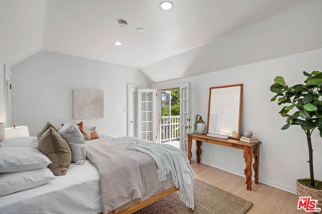 9677 Charleville Blvd