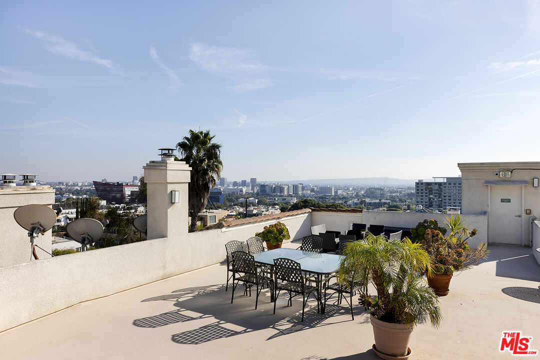 960 N Doheny Dr Unit: 306