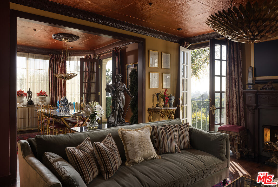 960 N Doheny Dr Unit: 306