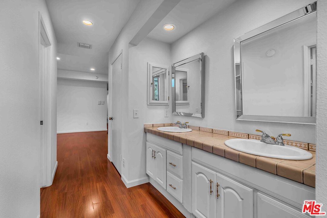 1655 Selby Ave Unit: 101