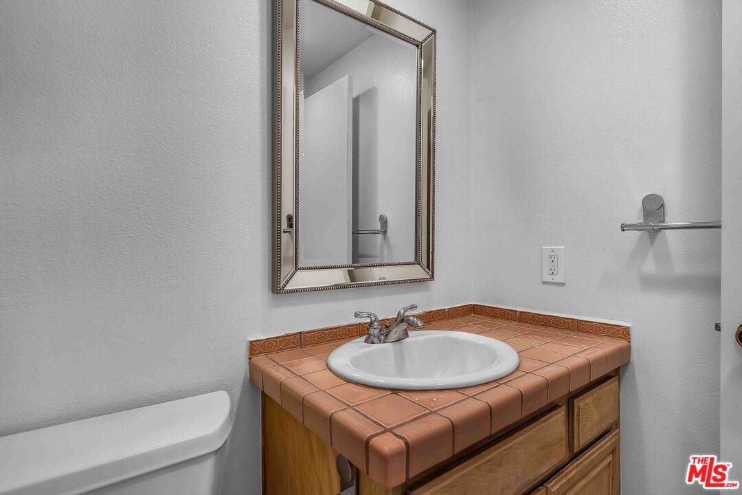 1655 Selby Ave Unit: 101