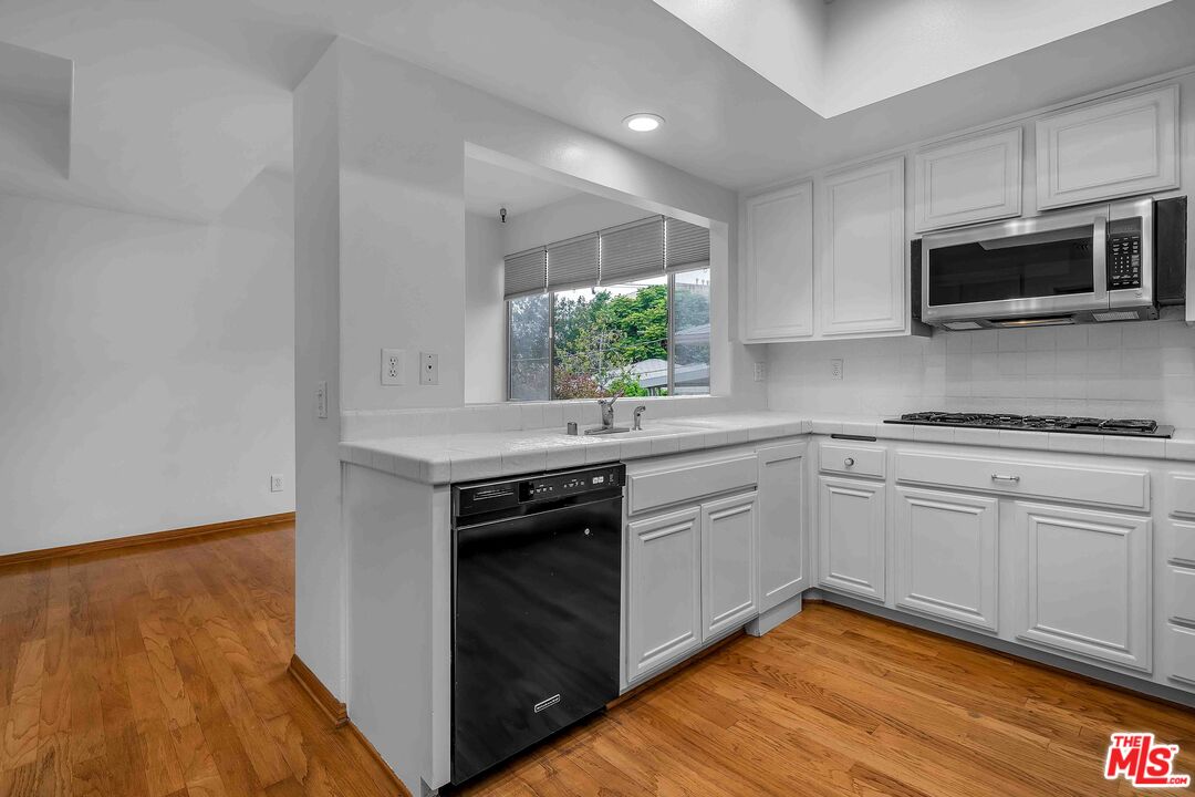 1655 Selby Ave Unit: 101