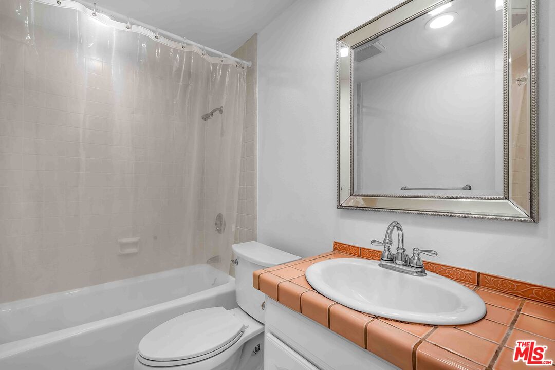 1655 Selby Ave Unit: 101