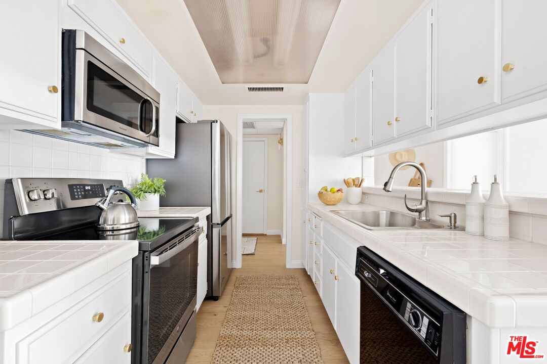 521 Montana Ave Unit: 305