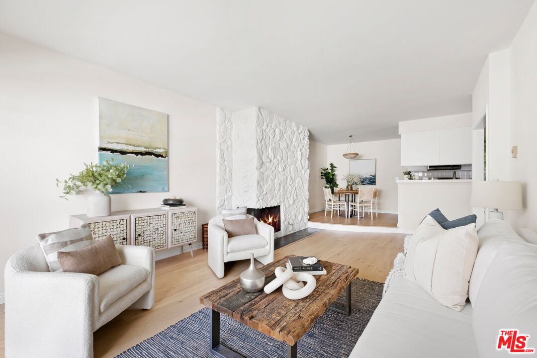 521 Montana Ave Unit: 305