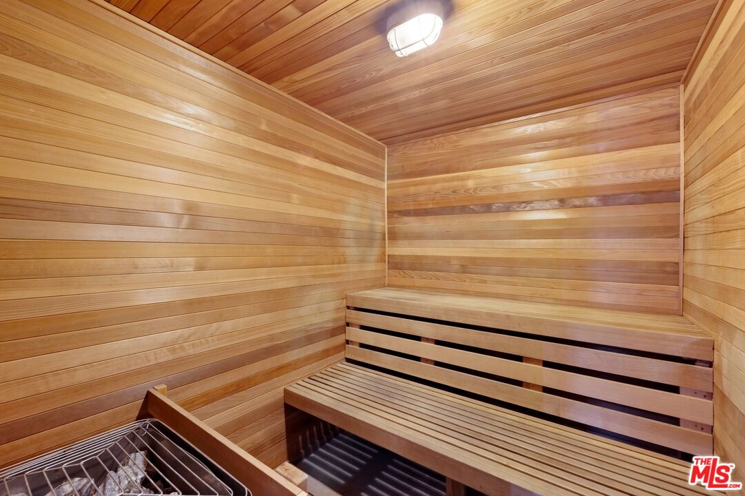 521 Montana Ave Unit: 305