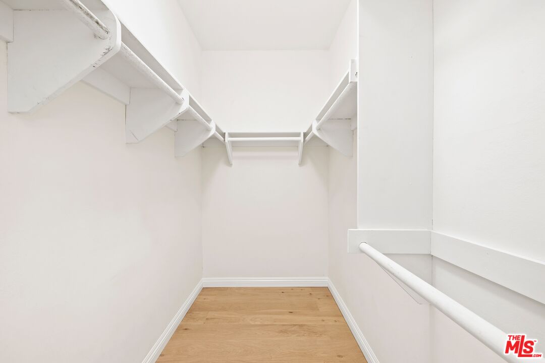 521 Montana Ave Unit: 305