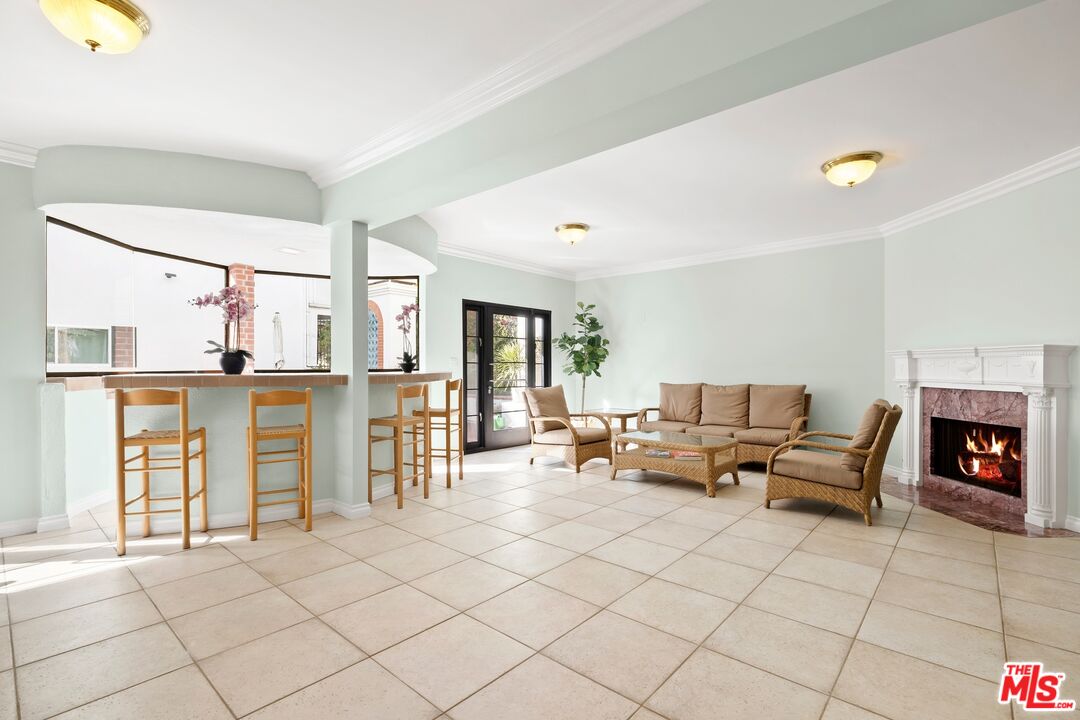 521 Montana Ave Unit: 305