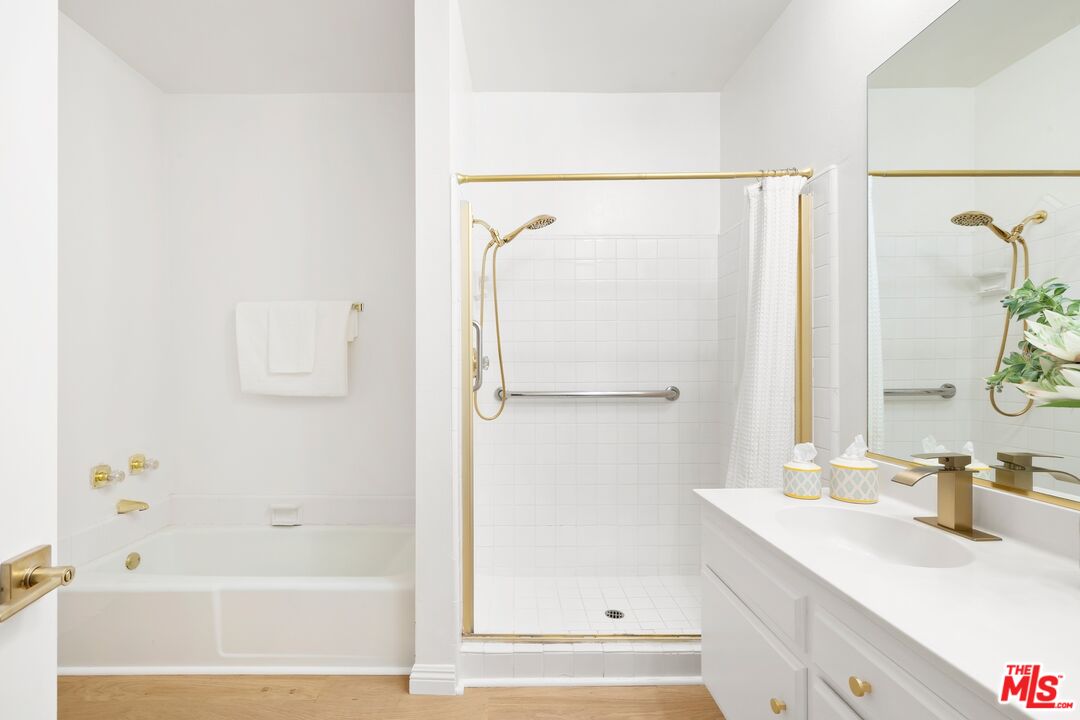 521 Montana Ave Unit: 305