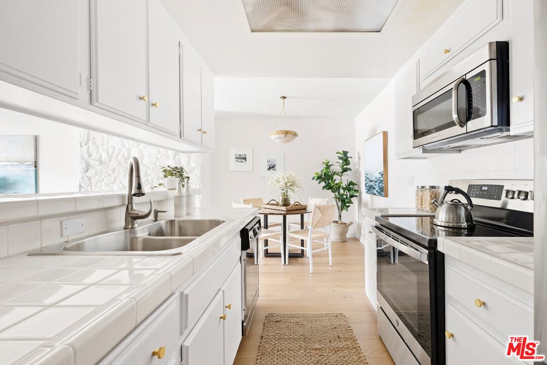 521 Montana Ave Unit: 305