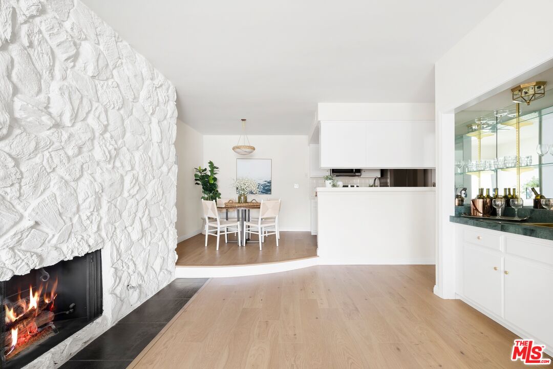 521 Montana Ave Unit: 305