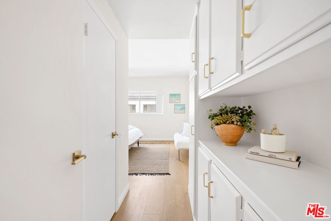 521 Montana Ave Unit: 305