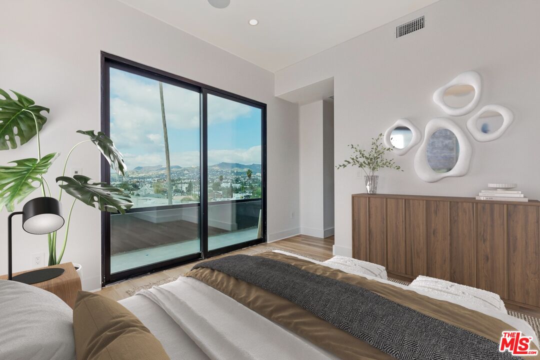 1436 Edgecliffe Dr Unit: 101