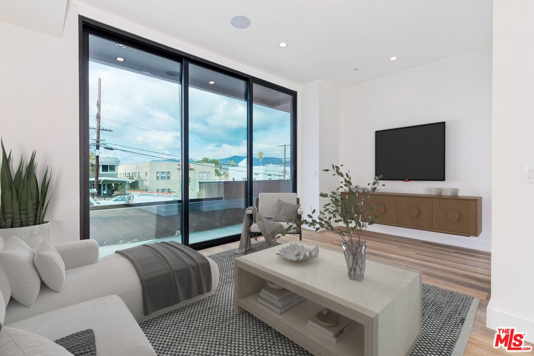 1436 Edgecliffe Dr Unit: 101