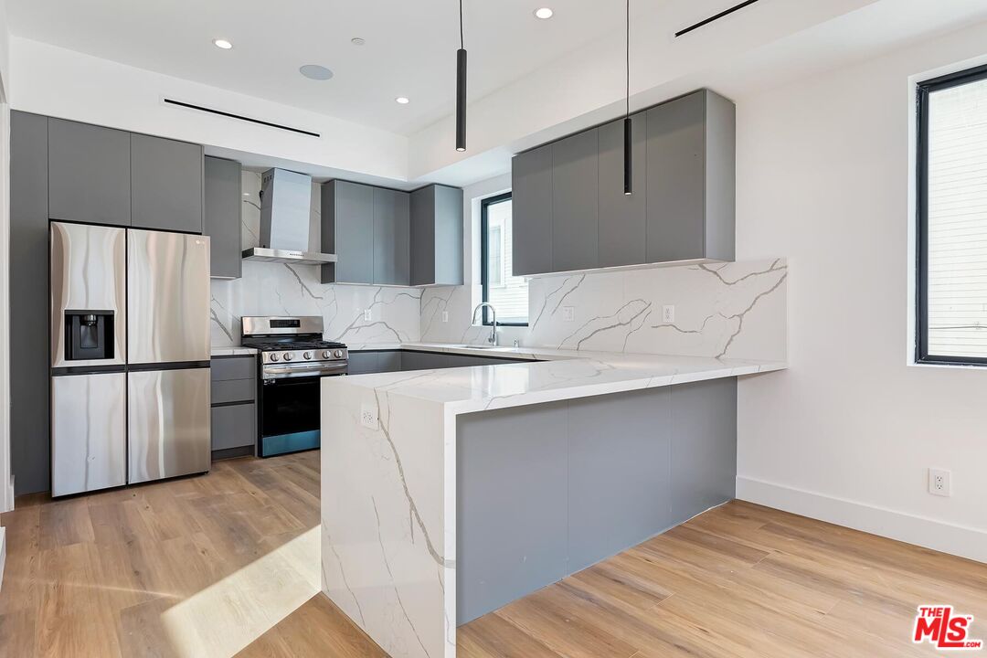 1436 Edgecliffe Dr Unit: 101